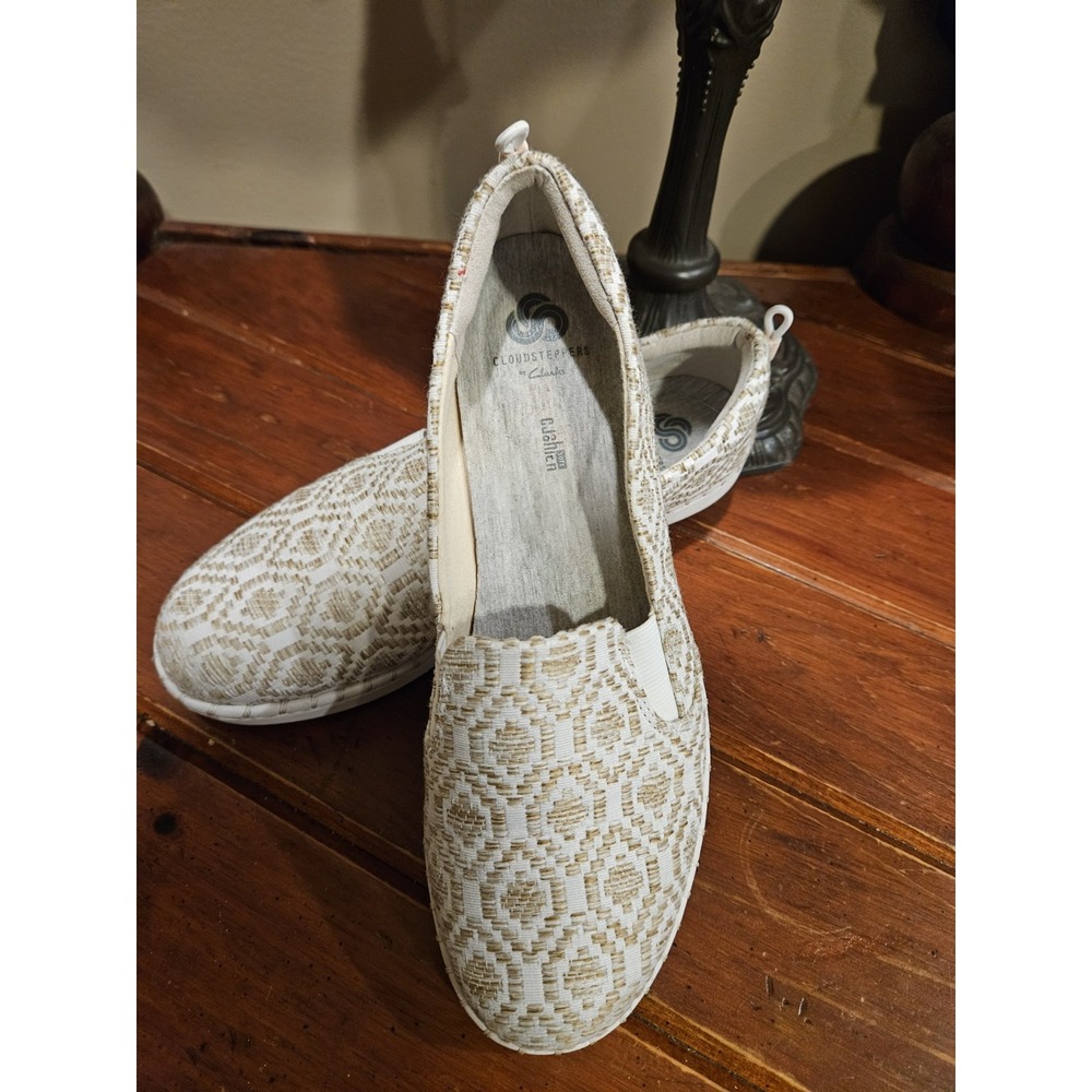 Clarks Cloudsteppers Womens Size 9 Medium Slip On Loafers White Brown Casual